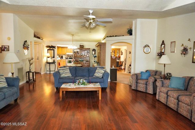 852 W Jennella Drive, Benson, AZ 85602