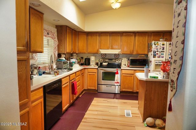 852 W Jennella Drive, Benson, AZ 85602