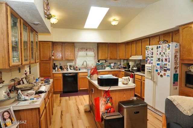 852 W Jennella Drive, Benson, AZ 85602