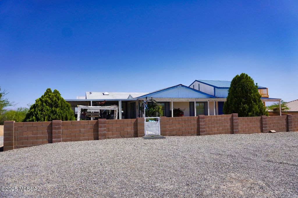 852 W Jennella Drive, Benson, AZ 85602