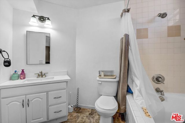14363 Nordhoff Street B, Los Angeles, CA 91402