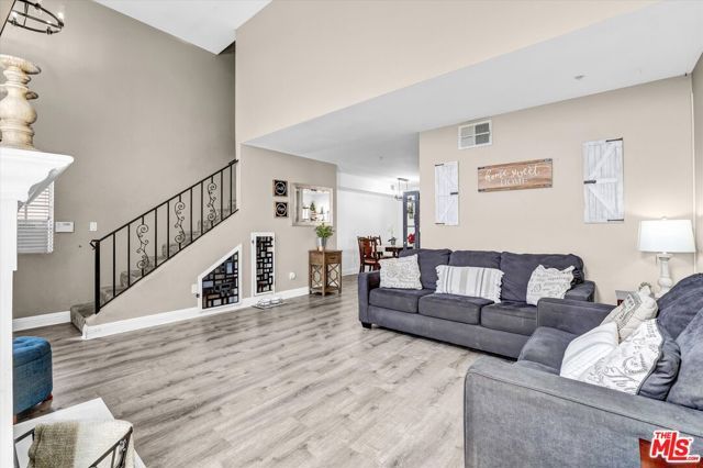 14363 Nordhoff Street B, Los Angeles, CA 91402