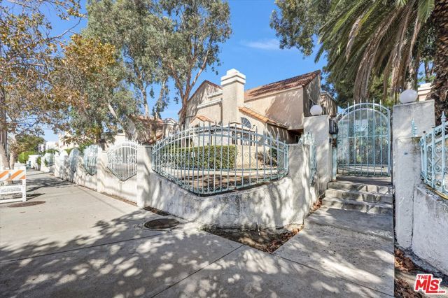 14363 Nordhoff Street B, Los Angeles, CA 91402