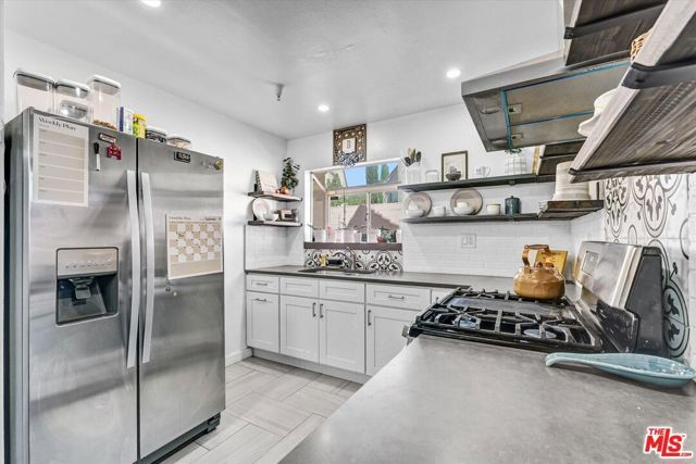 14363 Nordhoff Street B, Los Angeles, CA 91402