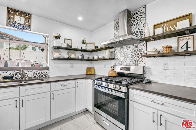 14363 Nordhoff Street B, Los Angeles, CA 91402