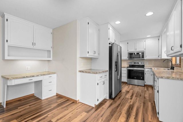 1198 FIELDVIEW DRIVE, Menasha, WI 54952