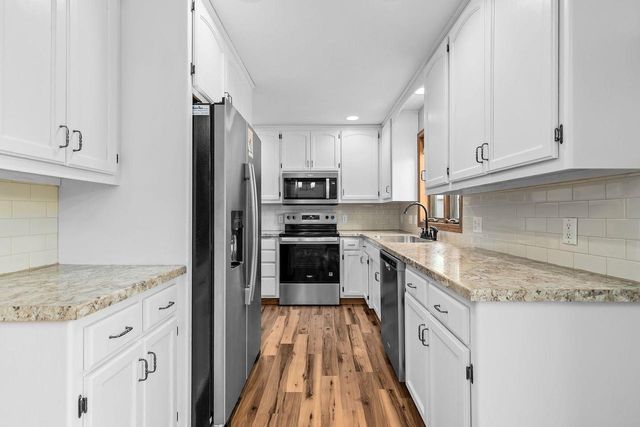 1198 FIELDVIEW DRIVE, Menasha, WI 54952
