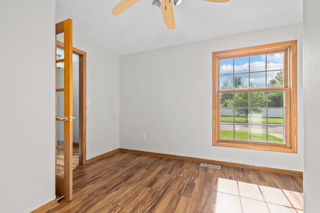 1198 FIELDVIEW DRIVE, Menasha, WI 54952