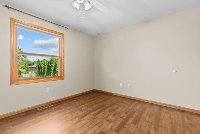 1198 FIELDVIEW DRIVE, Menasha, WI 54952
