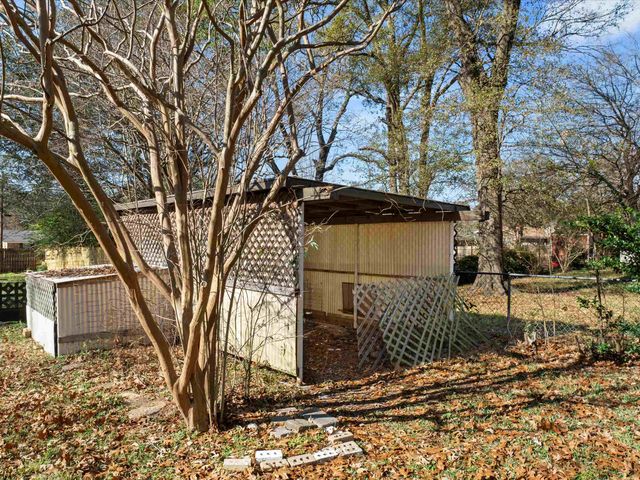 1805 Buckner, Longview, TX 75604