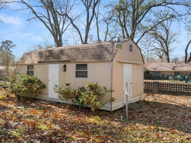 1805 Buckner, Longview, TX 75604