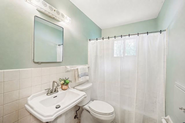 1625 Flag Avenue N, Golden Valley, MN 55427