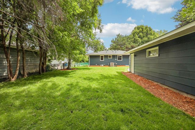 1625 Flag Avenue N, Golden Valley, MN 55427