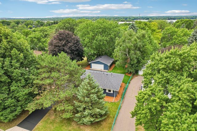 1625 Flag Avenue N, Golden Valley, MN 55427
