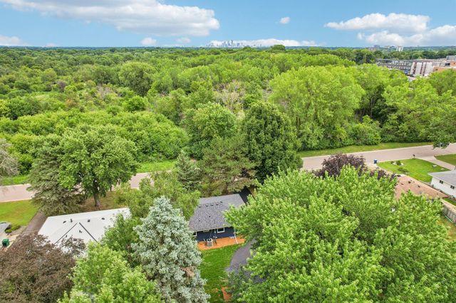1625 Flag Avenue N, Golden Valley, MN 55427
