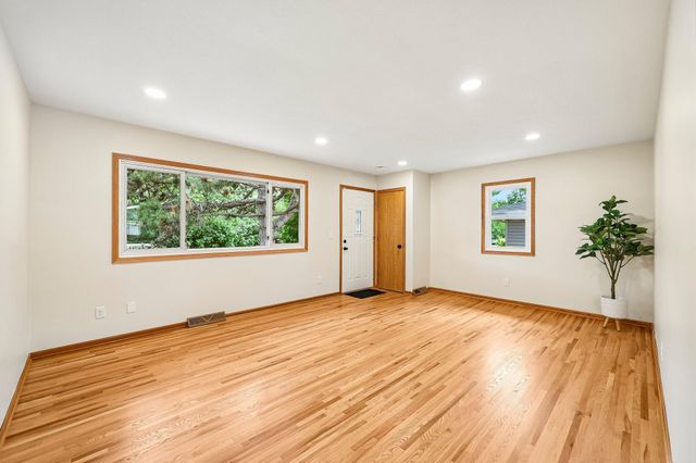 1625 Flag Avenue N, Golden Valley, MN 55427