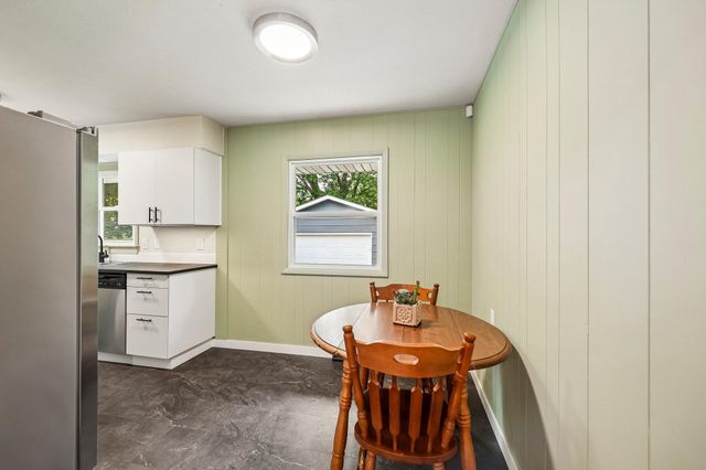 1625 Flag Avenue N, Golden Valley, MN 55427