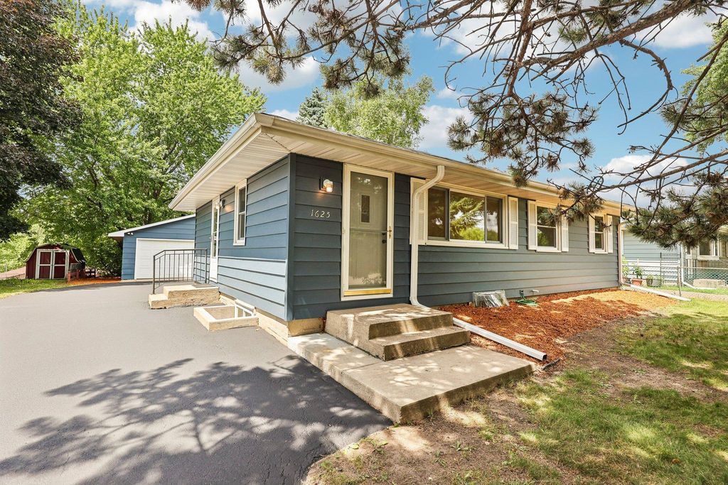 1625 Flag Avenue N, Golden Valley, MN 55427