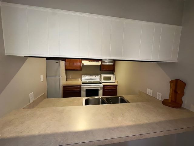 7057 N Holiday Drive, Galveston, TX 77550