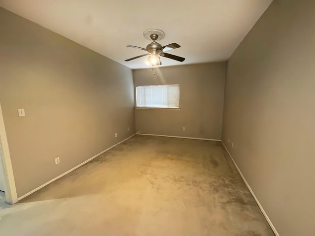 7057 N Holiday Drive, Galveston, TX 77550