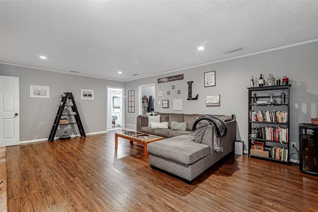 6049 Wormar Avenue, Fort Worth, TX 76133