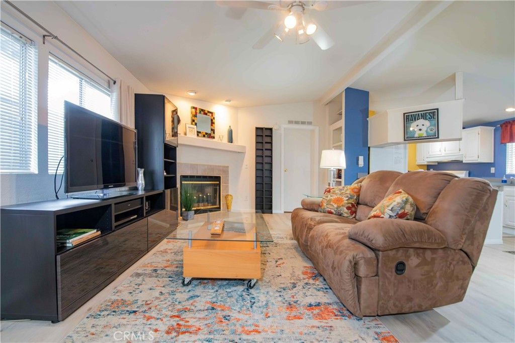 Image 10 of property listing at 11401 Topanga Canyon 77, Chatsworth, CA 91311