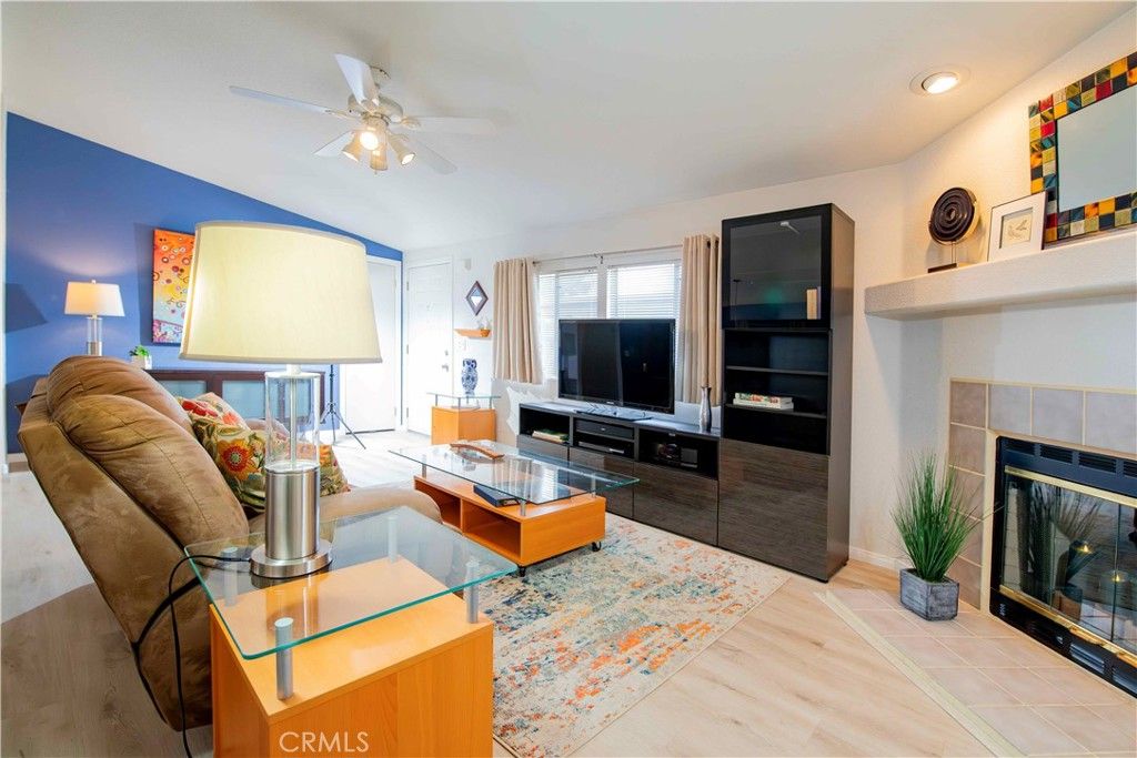 Image 12 of property listing at 11401 Topanga Canyon 77, Chatsworth, CA 91311