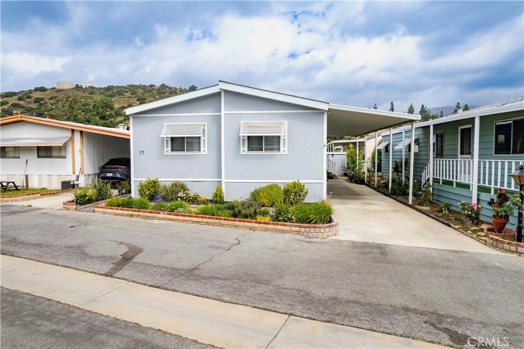 Image 2 of property listing at 11401 Topanga Canyon 77, Chatsworth, CA 91311