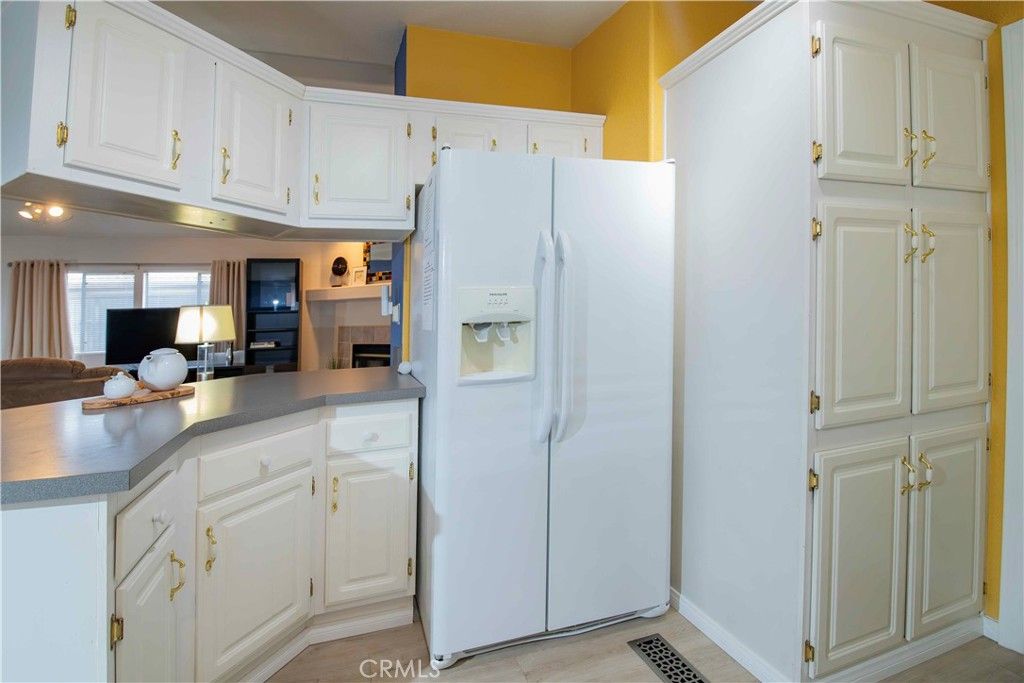 Image 23 of property listing at 11401 Topanga Canyon 77, Chatsworth, CA 91311