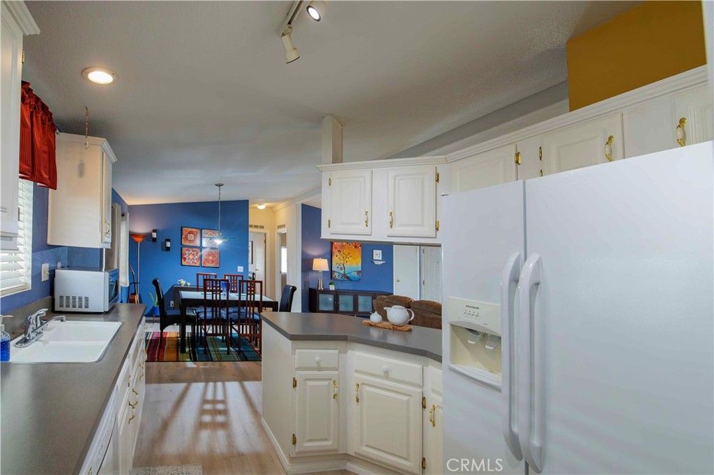 Image 24 of property listing at 11401 Topanga Canyon 77, Chatsworth, CA 91311