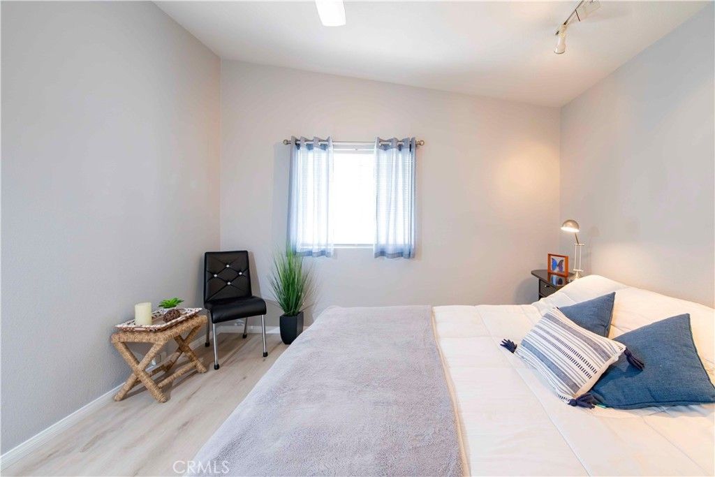 Image 33 of property listing at 11401 Topanga Canyon 77, Chatsworth, CA 91311