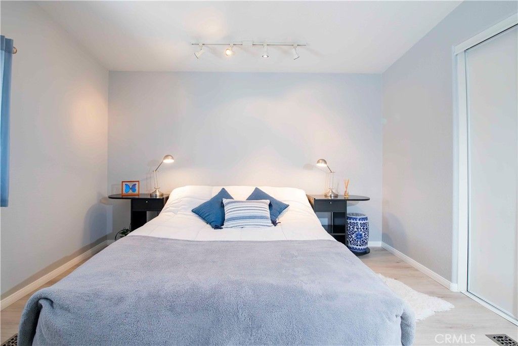 Image 34 of property listing at 11401 Topanga Canyon 77, Chatsworth, CA 91311