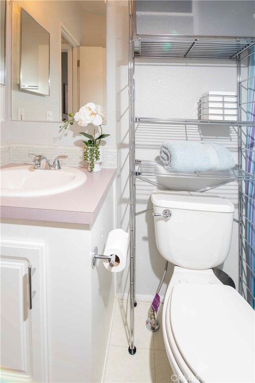 Image 40 of property listing at 11401 Topanga Canyon 77, Chatsworth, CA 91311