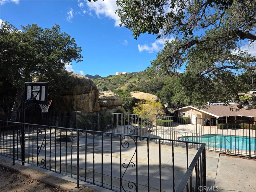 Image 45 of property listing at 11401 Topanga Canyon 77, Chatsworth, CA 91311