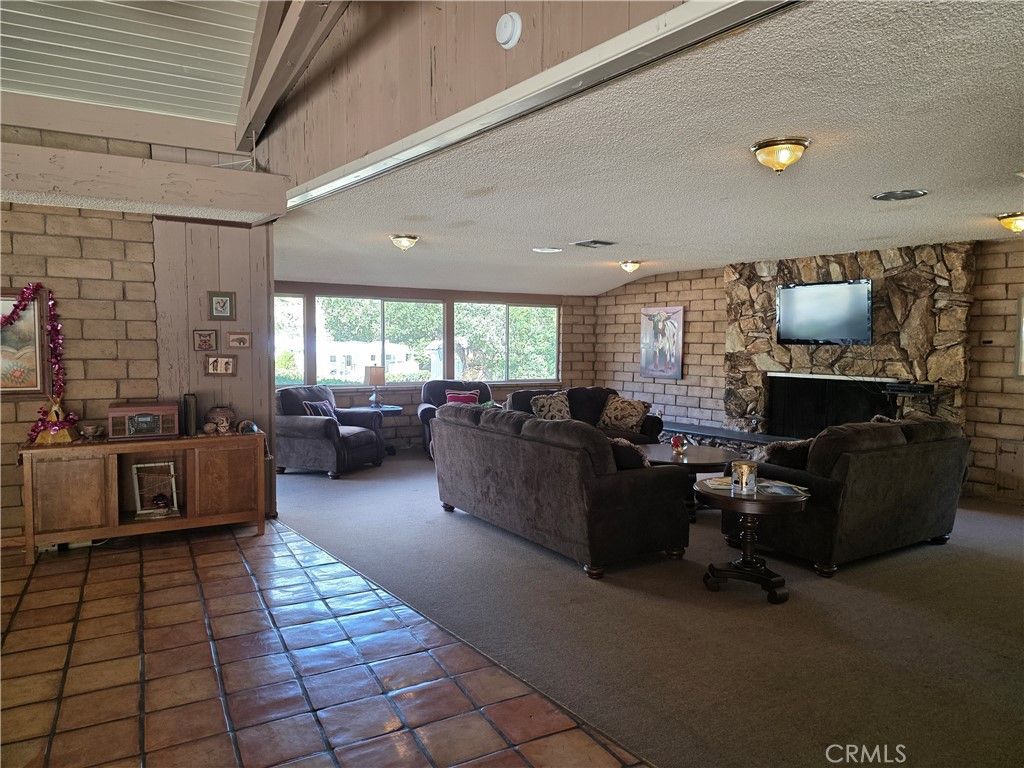 Image 48 of property listing at 11401 Topanga Canyon 77, Chatsworth, CA 91311