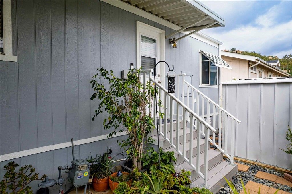 Image 6 of property listing at 11401 Topanga Canyon 77, Chatsworth, CA 91311