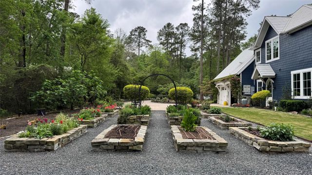 10 Riata Drive, Magnolia, TX 77354