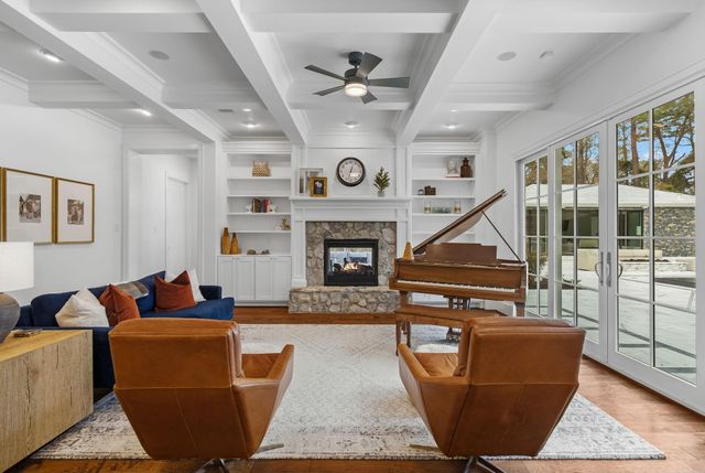 10 Riata Drive, Magnolia, TX 77354