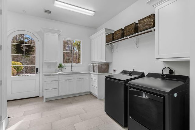 10 Riata Drive, Magnolia, TX 77354