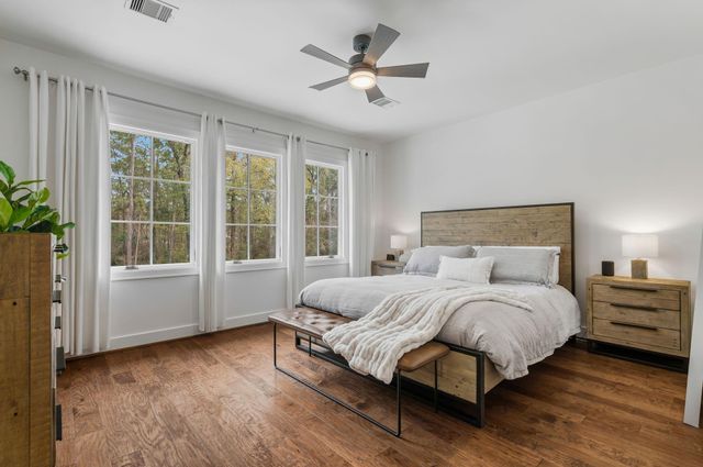 10 Riata Drive, Magnolia, TX 77354