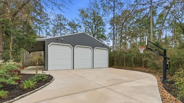 10 Riata Drive, Magnolia, TX 77354