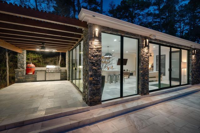 10 Riata Drive, Magnolia, TX 77354