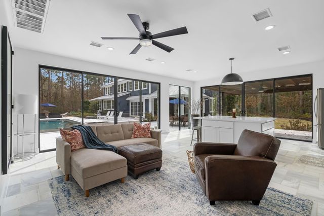 10 Riata Drive, Magnolia, TX 77354