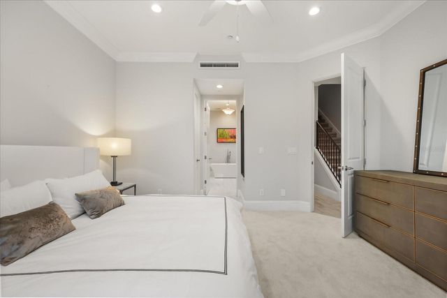 623 E JACKSON STREET, Orlando, FL 32801