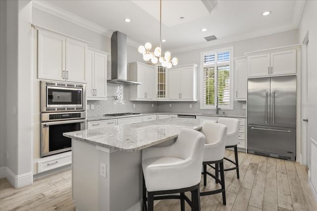 623 E JACKSON STREET, Orlando, FL 32801