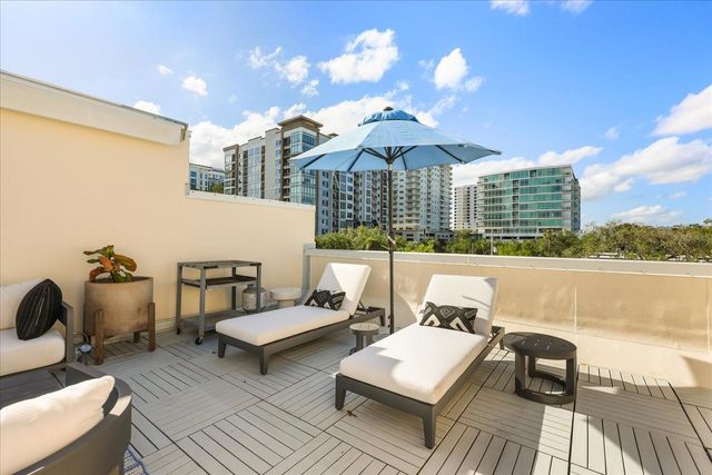 623 E JACKSON STREET, Orlando, FL 32801