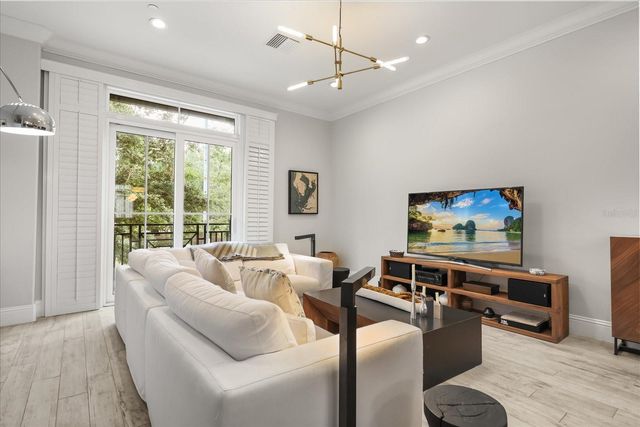 623 E JACKSON STREET, Orlando, FL 32801