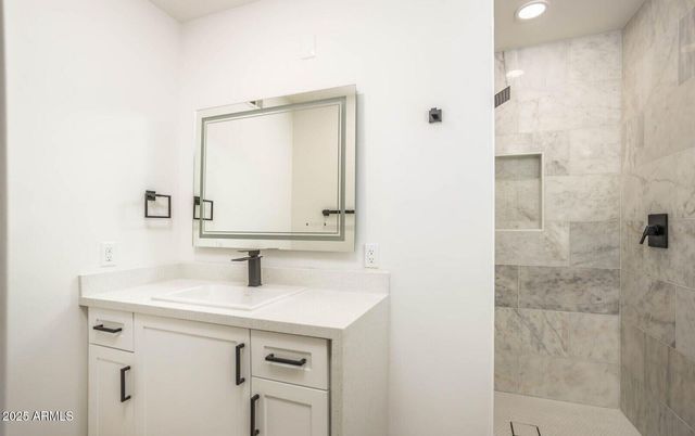 4721 N 24TH Street, Phoenix, AZ 85016