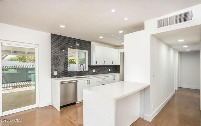 4721 N 24TH Street, Phoenix, AZ 85016