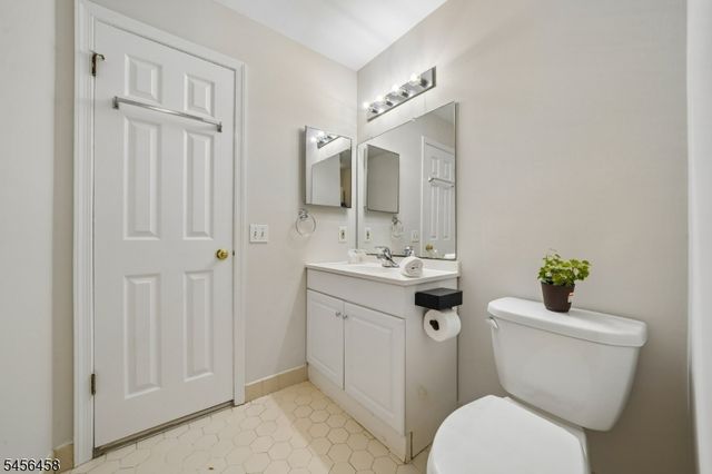 280 Potomac Dr, Bernards Twp., NJ 07920